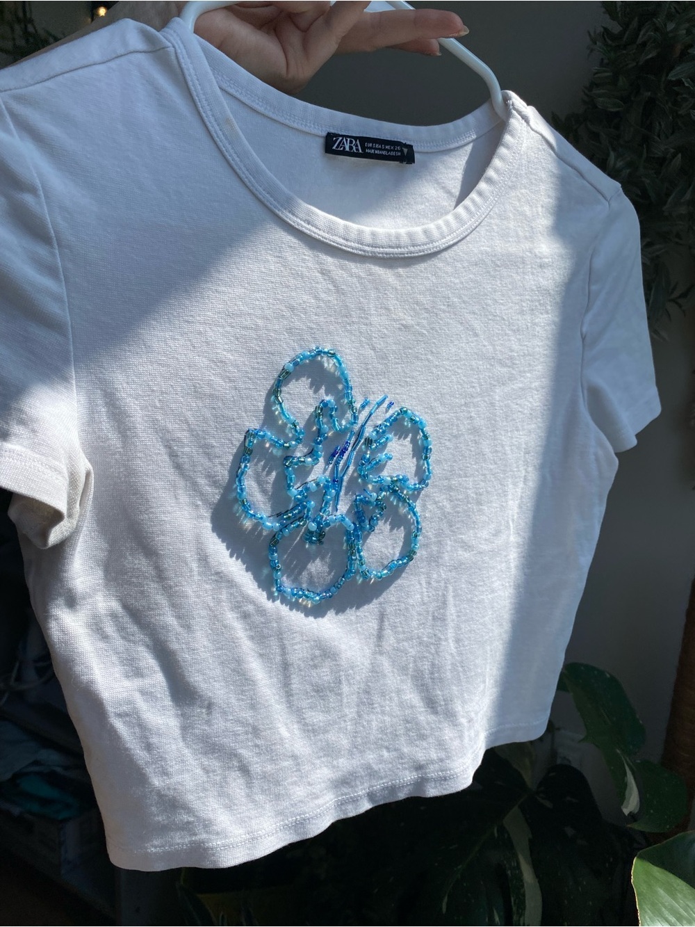 🐬🌺 Crop White Short-Sleeve Tee with Blue Flower Beaded Art Summer Coastal Beach
